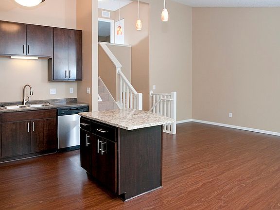 3rd image of 907 Wescott Sq
