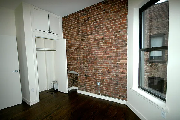 Rented by Realty Advisors Group | media 22