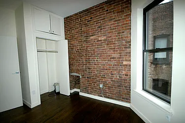 Rented by Realty Advisors Group