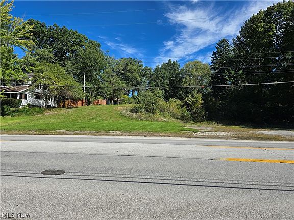 2nd image of 3093 S Main St