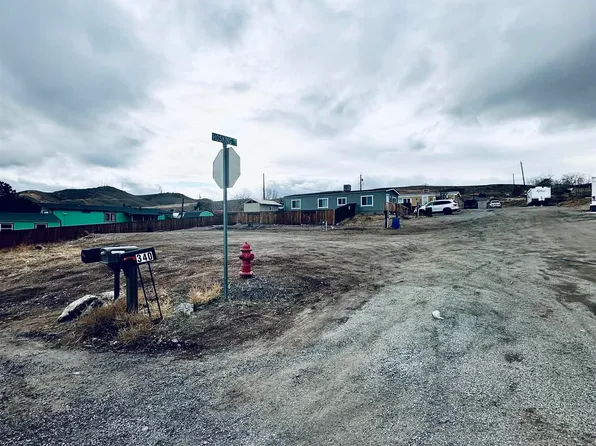 320 Hosking Pl, Sun Valley, NV 89433