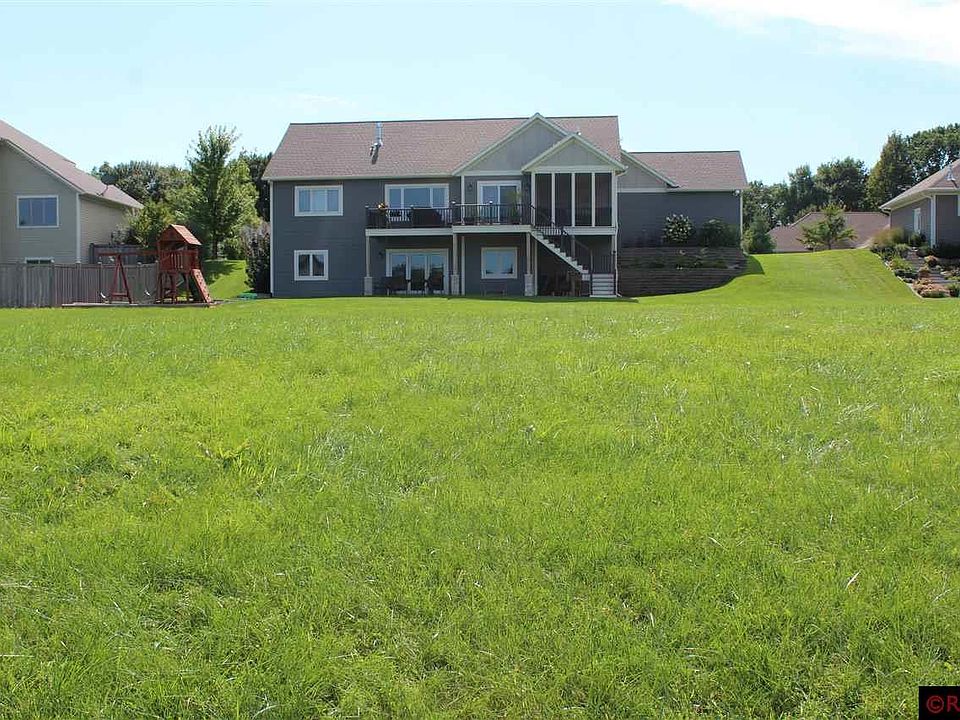 1st image of 209 Rosewood Dr
