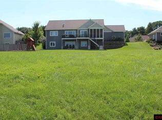 209 Rosewood Dr, Mankato, MN 56001