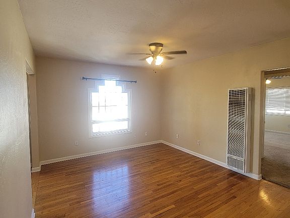 4th image of 3939 1/2 Hamilton St