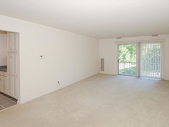 3rd image of 909 E Kenilworth Ave Unit 218