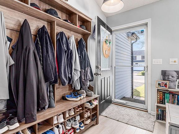 5th image of 2699 Fernwood Ave