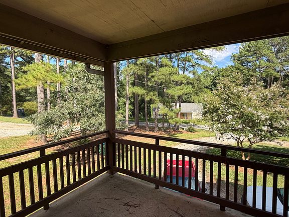 3rd image of 120 Pinecrest Dr Unit B