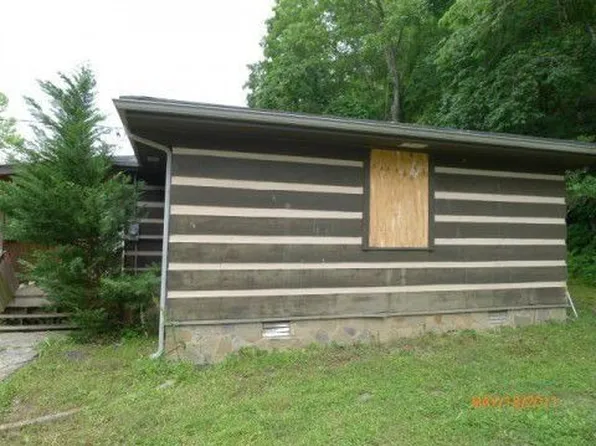 1023 Deerfoot Dr, Pegram, TN 37143