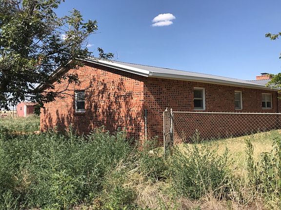 3rd image of 990 Gayle St
