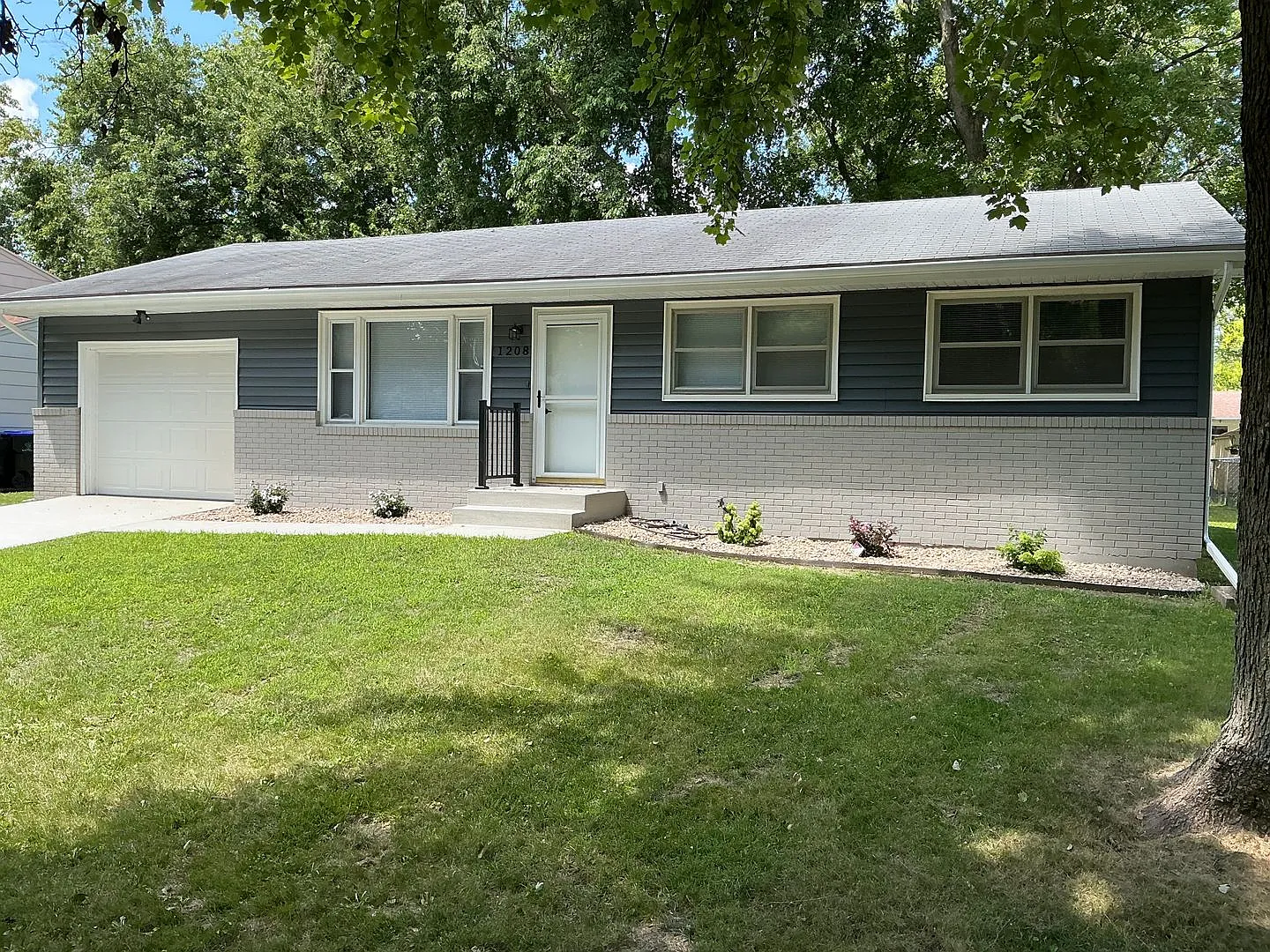Renovated 3 Bedroom Home in Bloomington — Photo 2