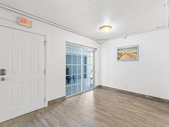4th image of 801 N Andrews Ave #6