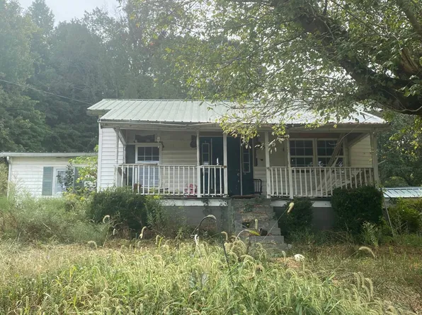 818 Chestnut St, Centertown, KY 42328