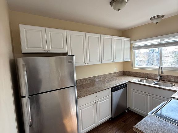 5th image of 4414 37th St APT 2