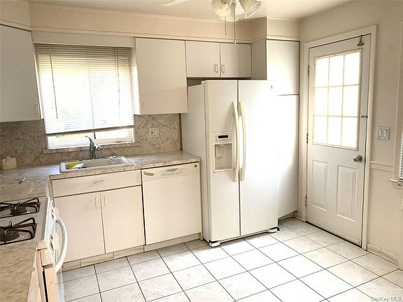 5th image of 43 Merritt Ave Floor 1