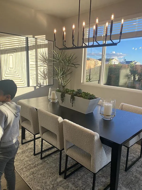 4 bed, 2271 sqft, $3,500 — Photo 3
