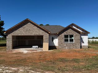 1140 Makayla Ln, Wedgefield, SC 29168