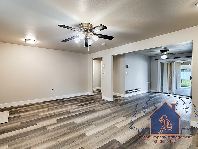 1013 W Willow Ave — Photo 7