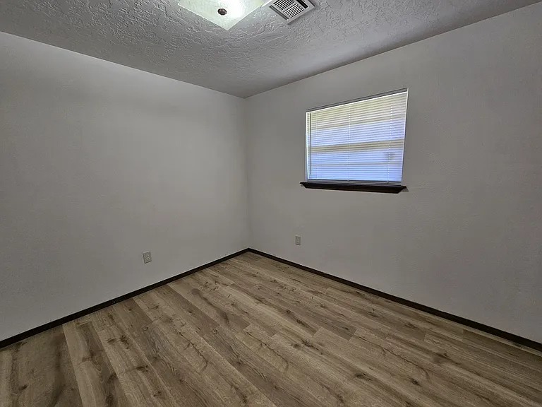 7318 NW Andrews Ave — Photo 10