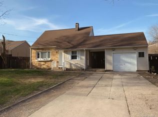 2 Oakland Drive N, Riverhead, NY