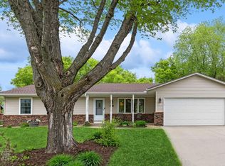 4264 Dunrovin Ln, Eagan, MN 55123