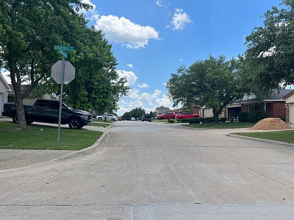 4th image of 519 Blueberry Hill Ln