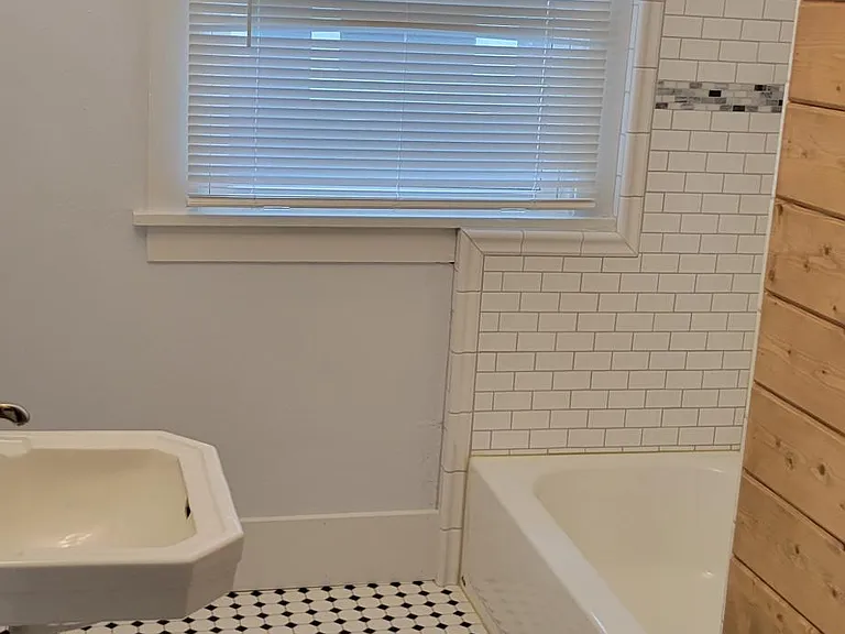 2805 NE 59th Ave — Photo 14