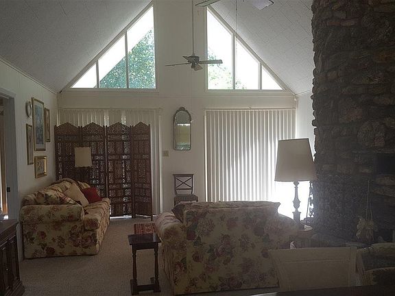 5th image of 86 Powhatan Dr
