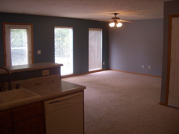 4th image of 1706 N 176th Plz