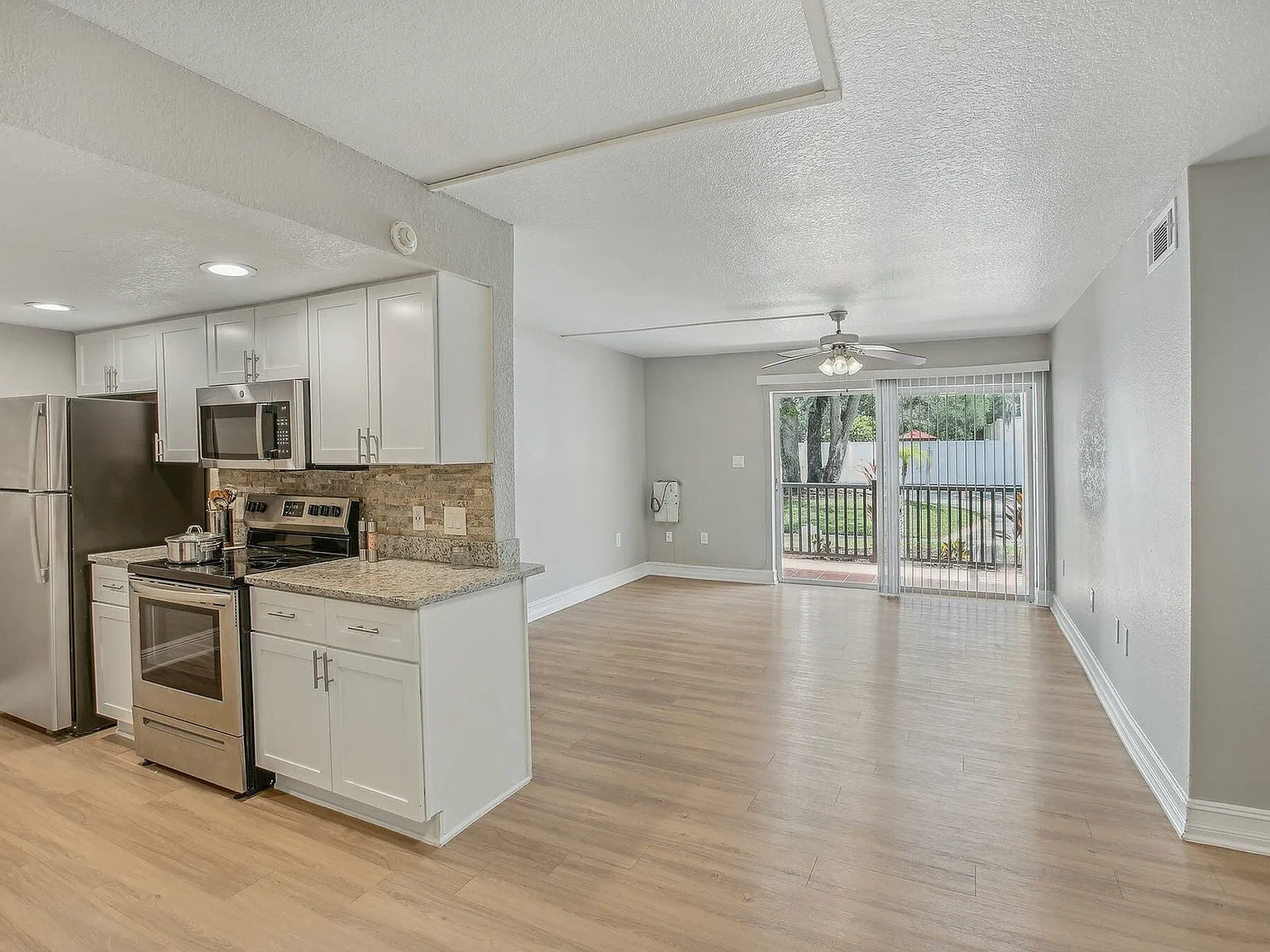 Seastone Apartments — Photo 4