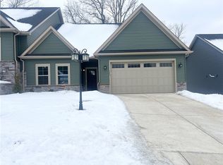 107 Hemingway Ln, Coraopolis, PA 15108