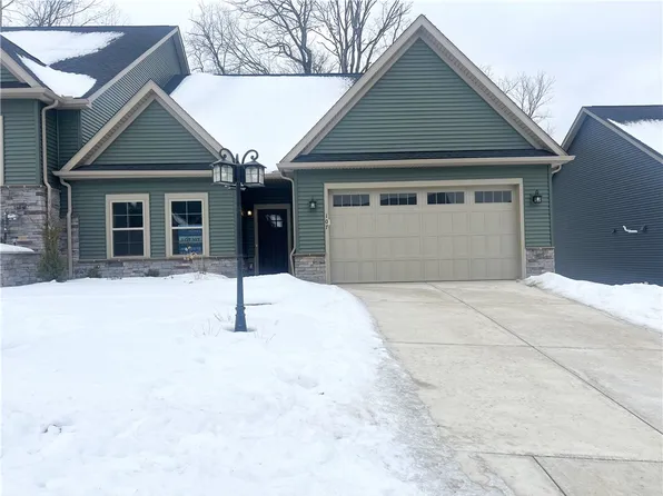 107 Hemingway Ln, Coraopolis, PA 15108