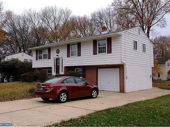 2nd image of 2506 Pin Oak Dr