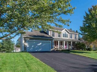 27 Stony Brook Dr, Selkirk, NY 12158