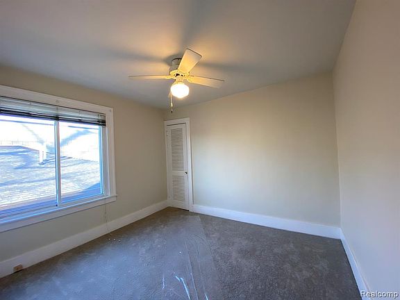 4th image of 887 Saint Clair St #B