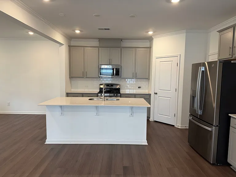 10020 Regal Dr — Photo 2