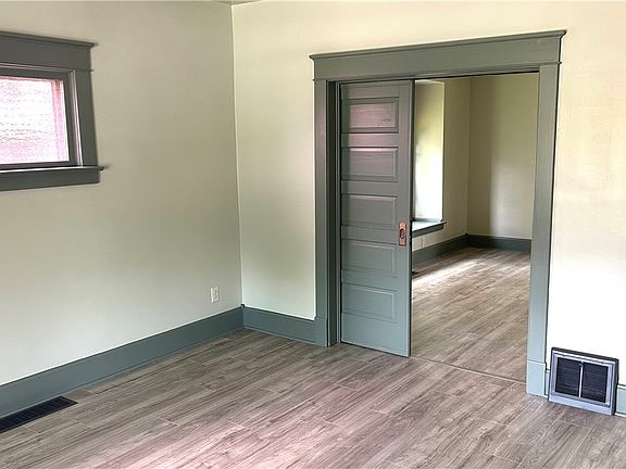5th image of 18 E 2nd St