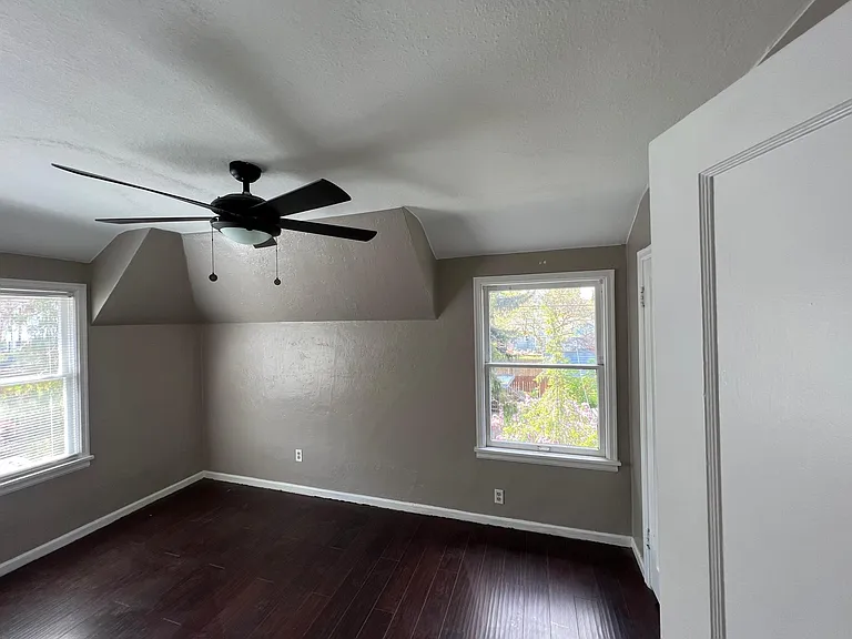 800 Yakima St — Photo 2
