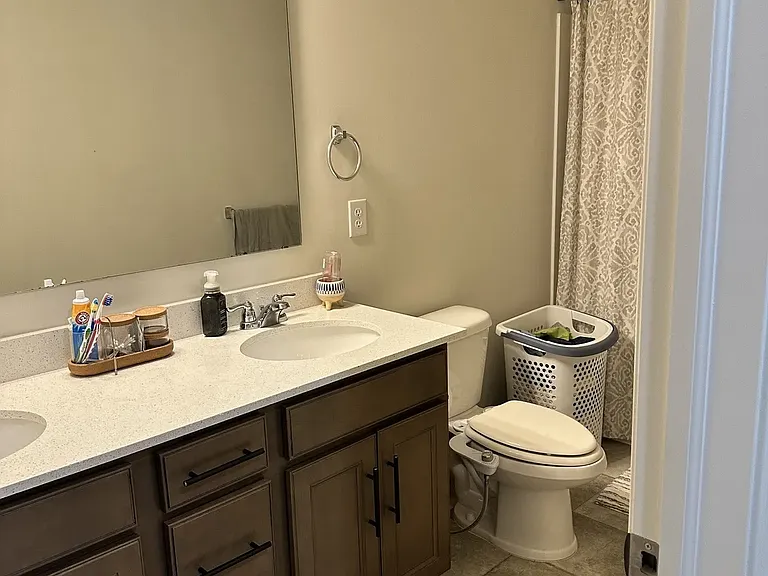 Full Bathroom 3