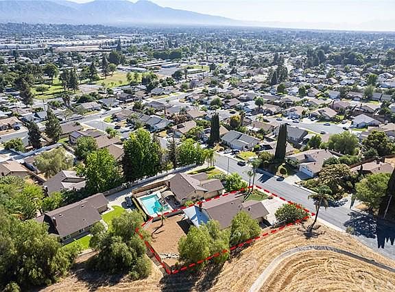 5th image of 1177 Blue Grass Pl