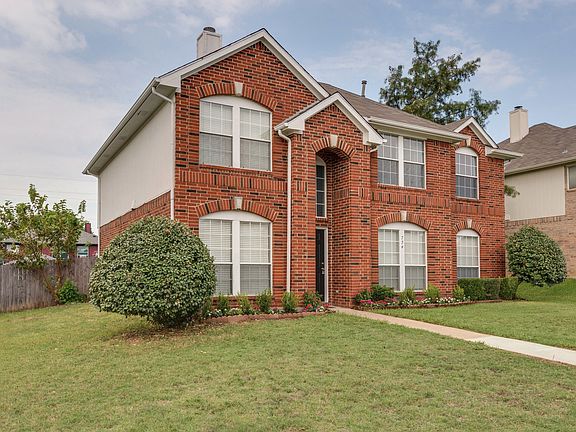 3rd image of 724 Elm Falls Pl