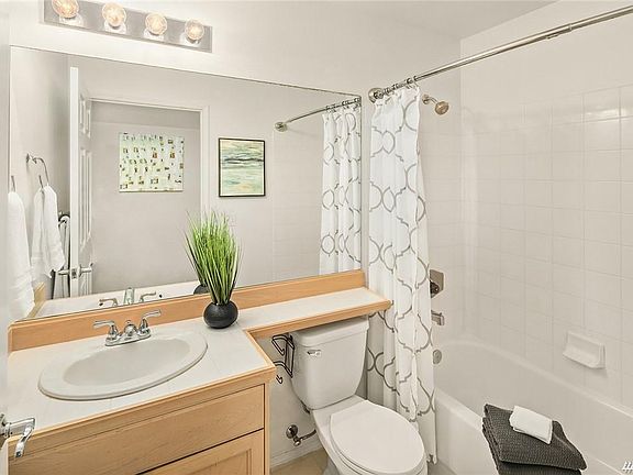 5th image of 25235 SE Klahanie Blvd APT M101