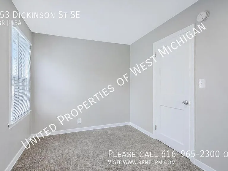 653 Dickinson St SE — Photo 7