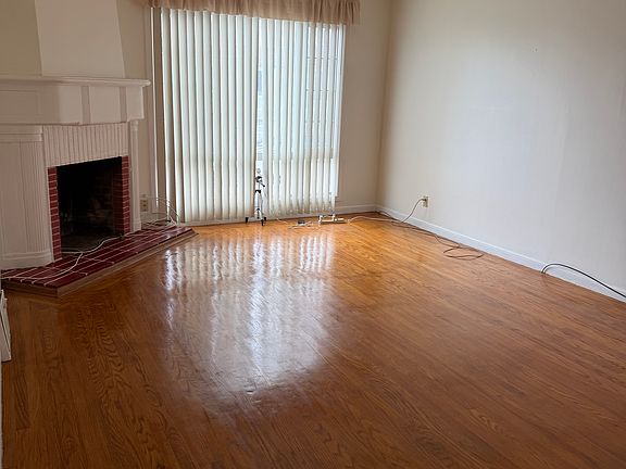 4th image of 2110 43rd Ave