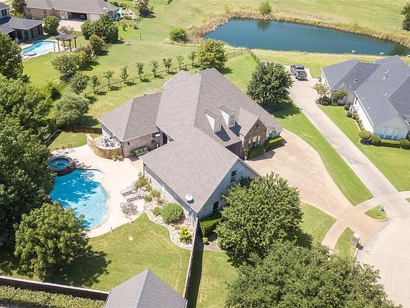 3rd image of 2803 Saint Andrews Cir