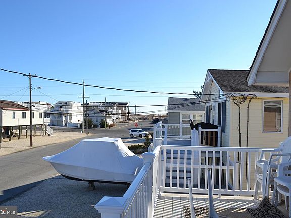 3rd image of 318 Leeward Ave #B