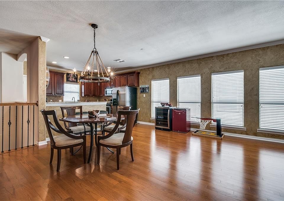 1st image of 8708 Paradise Dr