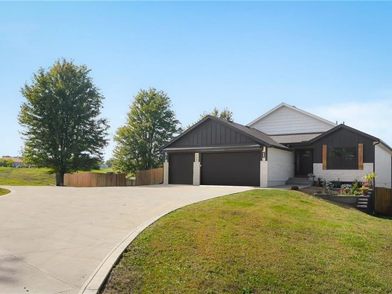 729 N Hurley St, Peculiar, MO 64078