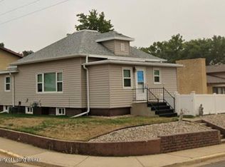 644 Sims St, Dickinson, ND 58601