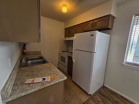 3rd image of 530 W Hopkins St #A