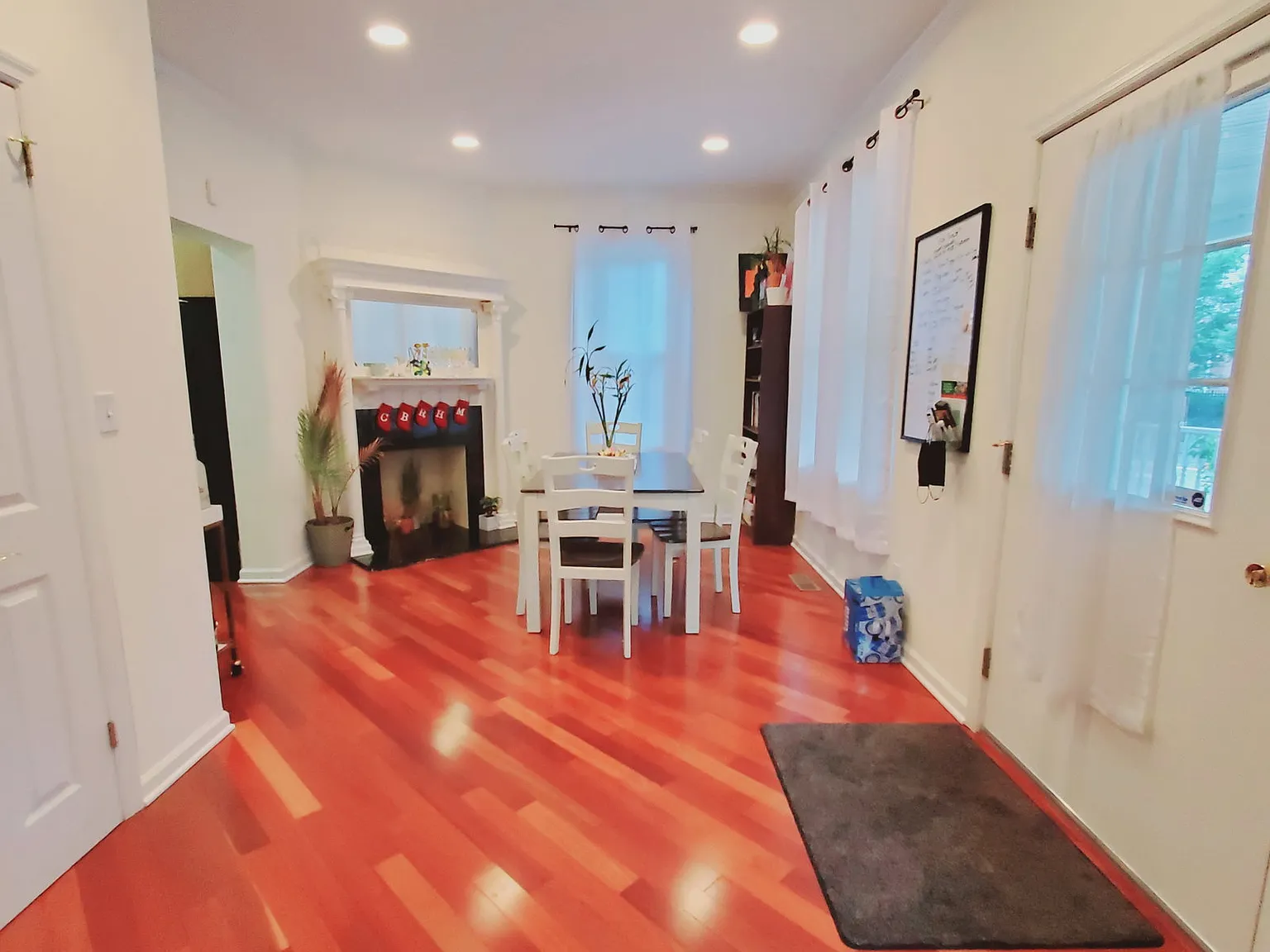 2 bed, 1.0 bath, 1875 sqft, $3,700 — Photo 4
